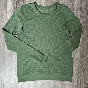 Lululemon Breeze By Long Sleeve *Squad in size 6 olive green